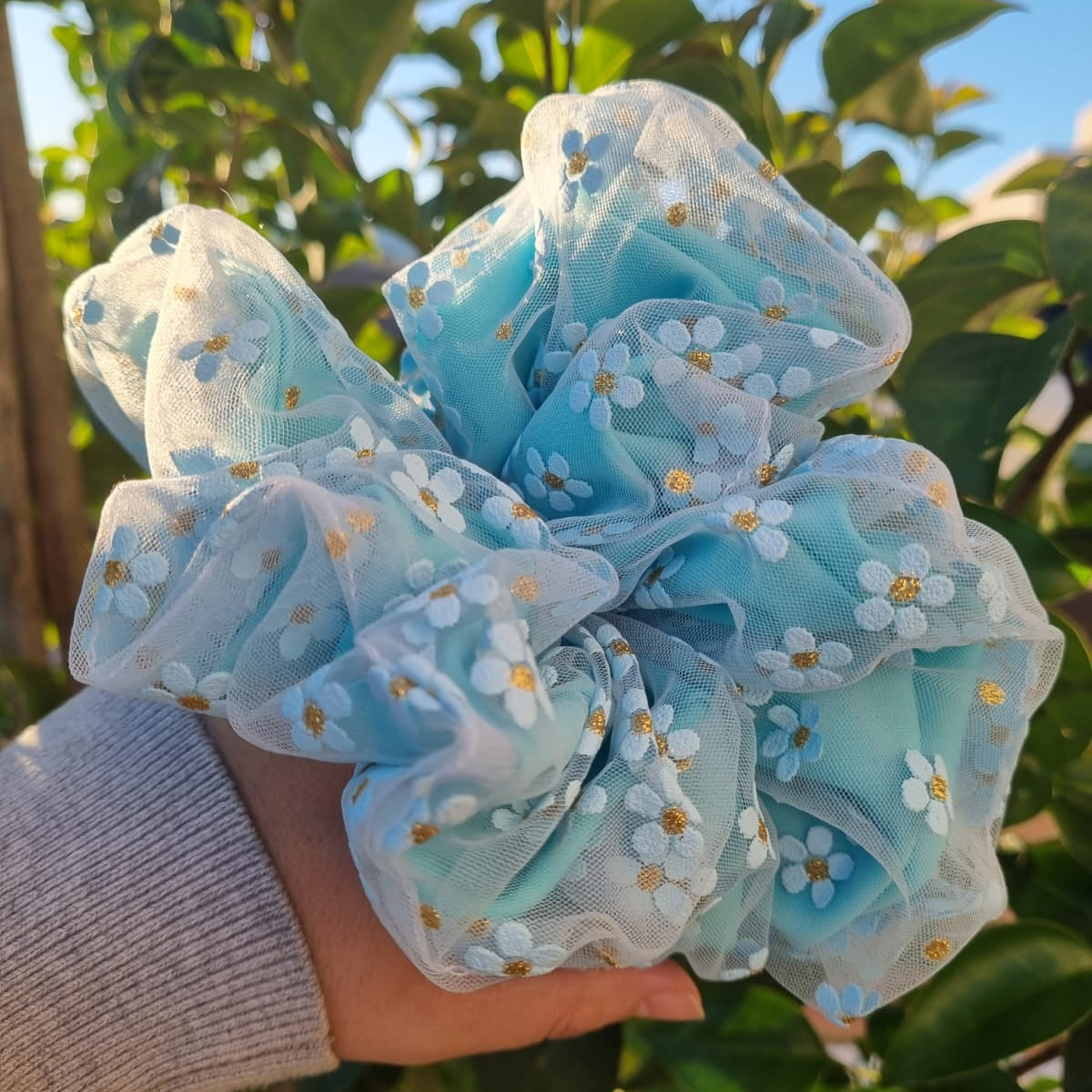 Scrunchie doble celeste flores