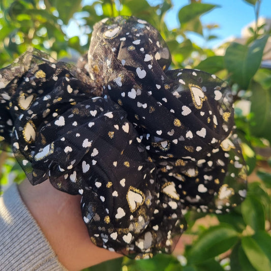 Scrunchie doble negro corazones