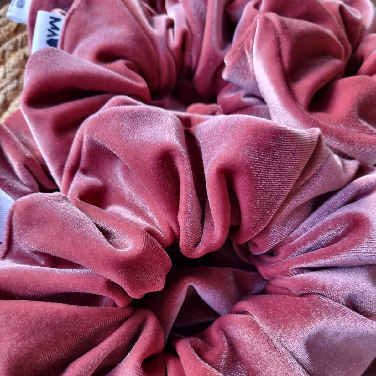 Scrunchie palo rosa terciopelo